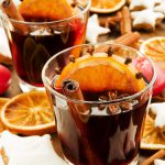Mulled wine with spices and cinnamon cookies. 